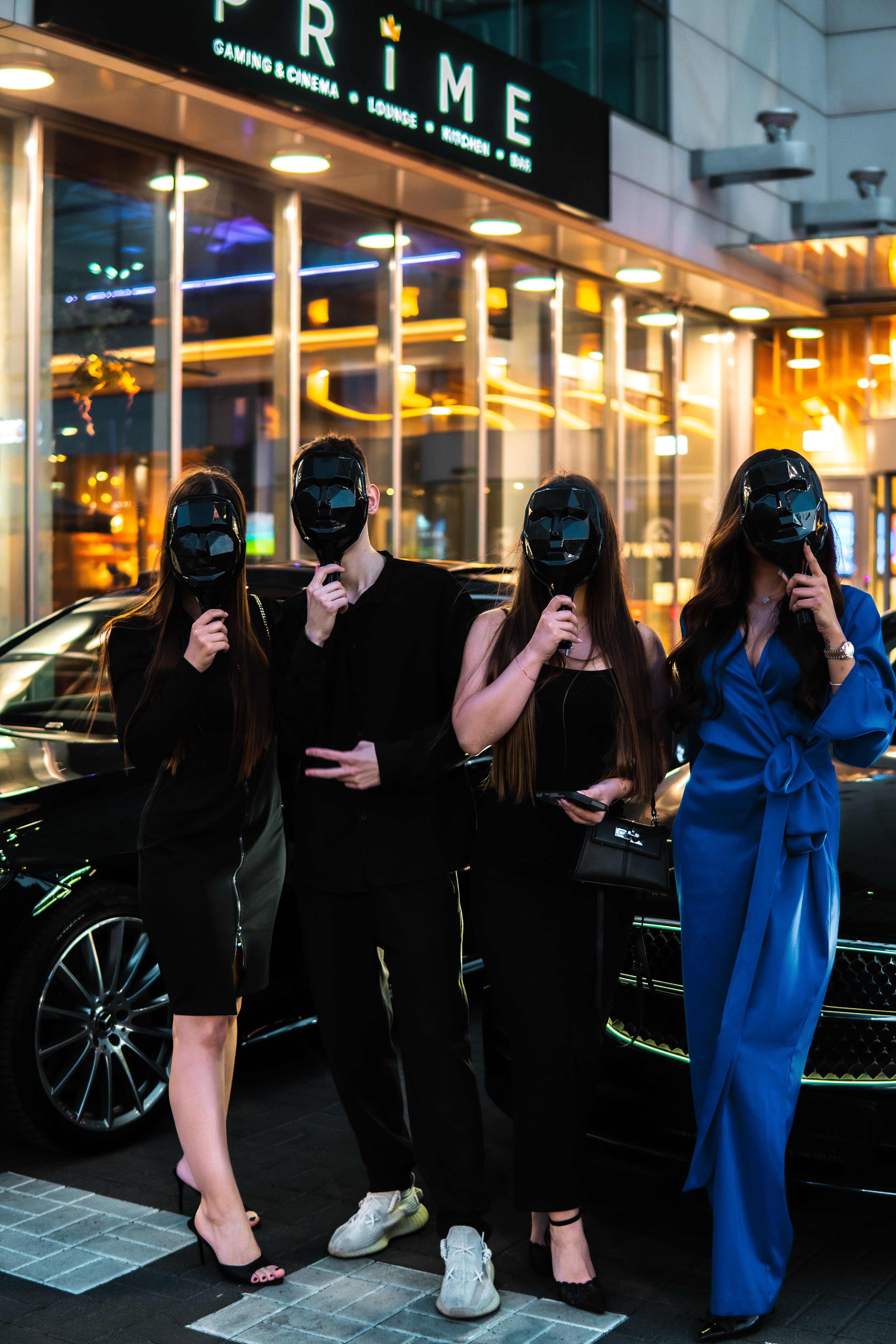 Игроки Xolod Prime Mafia у входа в PRIME